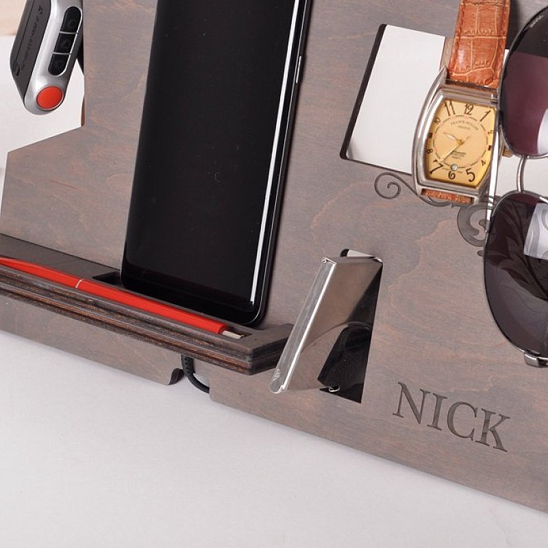 Kişiye Özel - Ahşap Telefon ve Aksesuar Standı Nick Tasarım