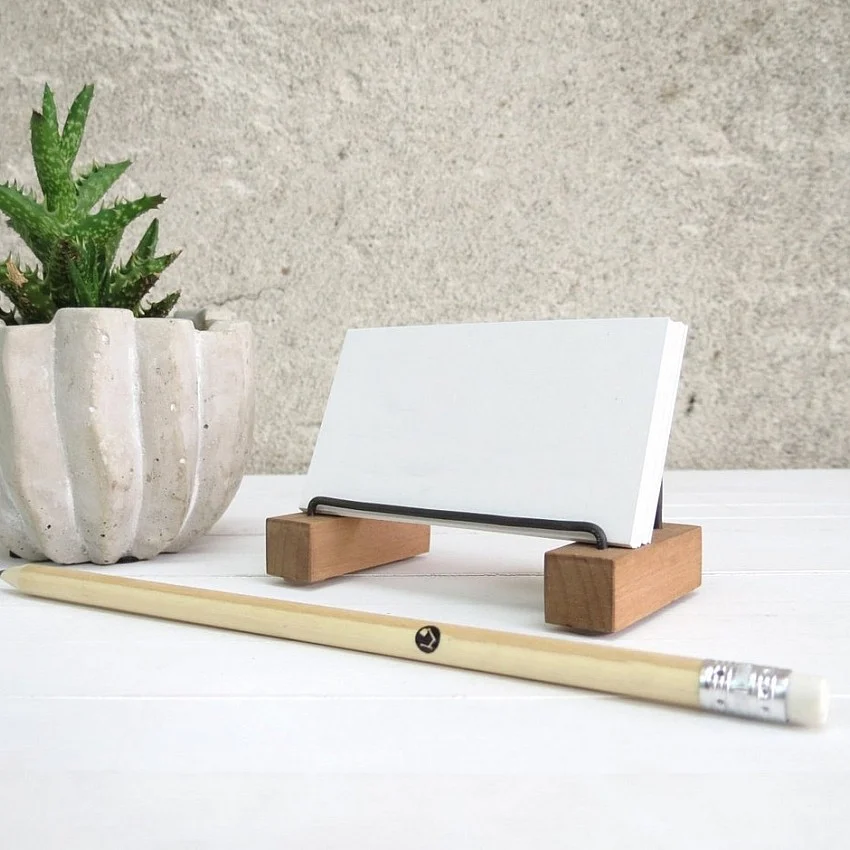 Kişiye Özel - Ahşap Masaüstü Kartvizitlik Wire Tasarım Kişiye Özel - Ahşap Masaüstü Kartvizitlik Wire Tasarım