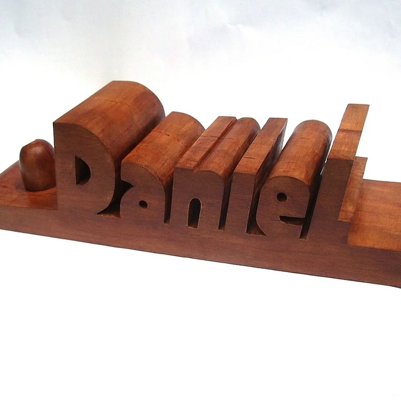 Kişiye Özel - Ahşap El İşçilikli Masa İsimliği 3D Oyma Tasarım