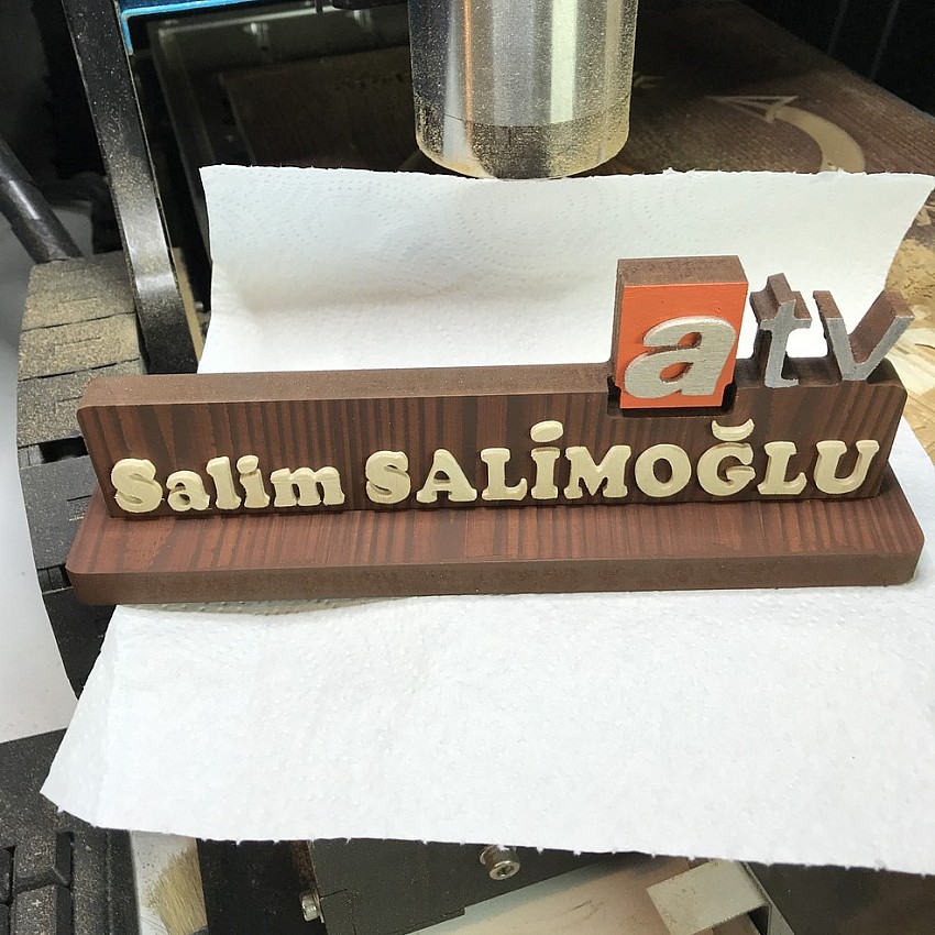 Kişiye Özel - Ahşap El İşçilikli Masa İsimliği Klasik Tasarım