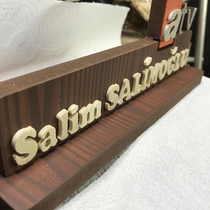 Kişiye Özel - Ahşap El İşçilikli Masa İsimliği Klasik Tasarım