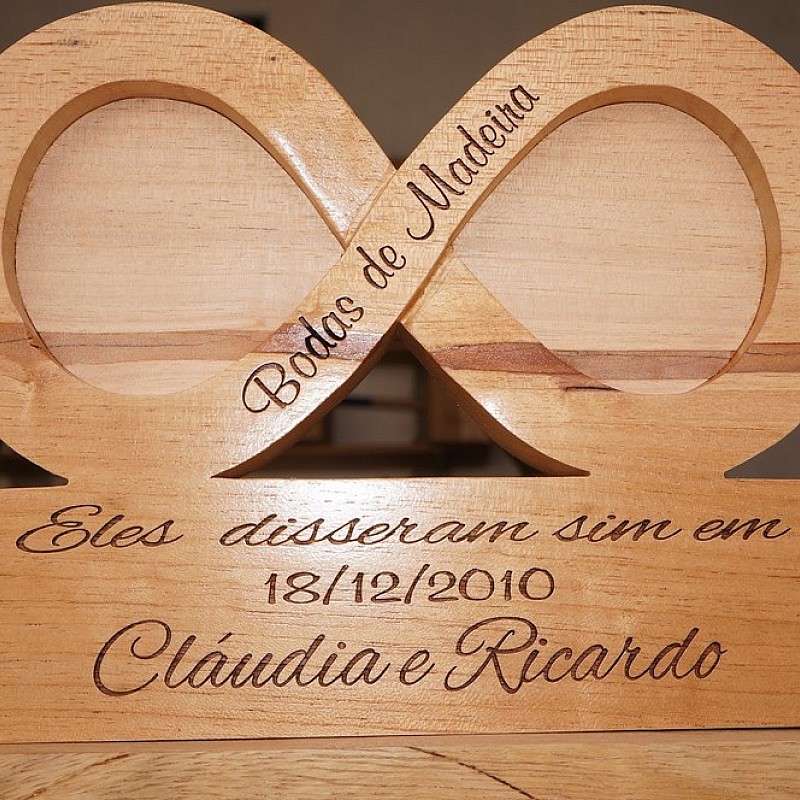 Kişiye Özel - Ahşap Sonsuzluk Alt Standlı Resim Çercevesi