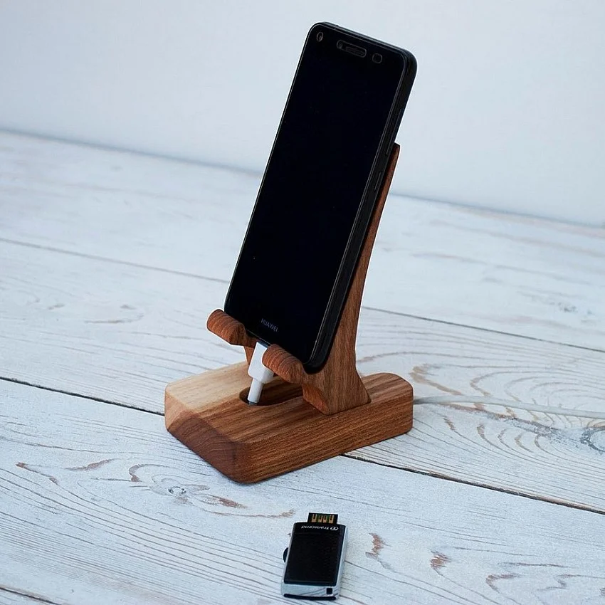 Kişiye Özel - Ahşap Masaüstü Telefon Standı