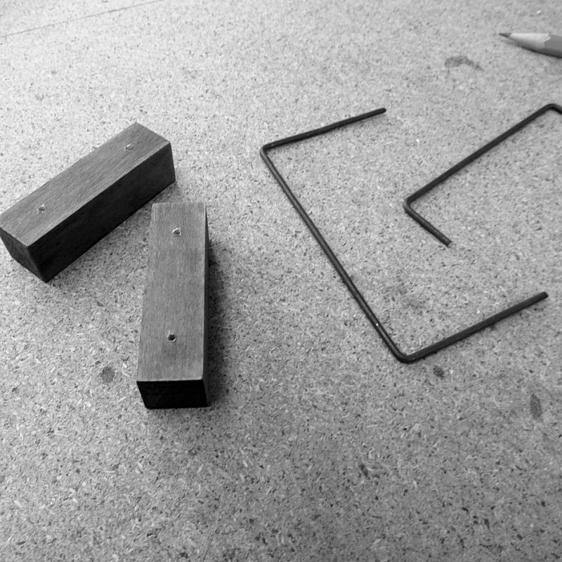 Kişiye Özel - Ahşap Masaüstü Kartvizitlik Wire Tasarım