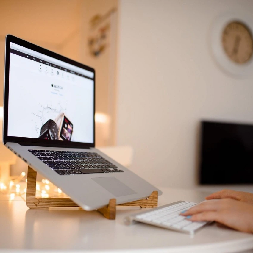 Kişiye Özel - Ahşap İpad ve Laptop Sehpası