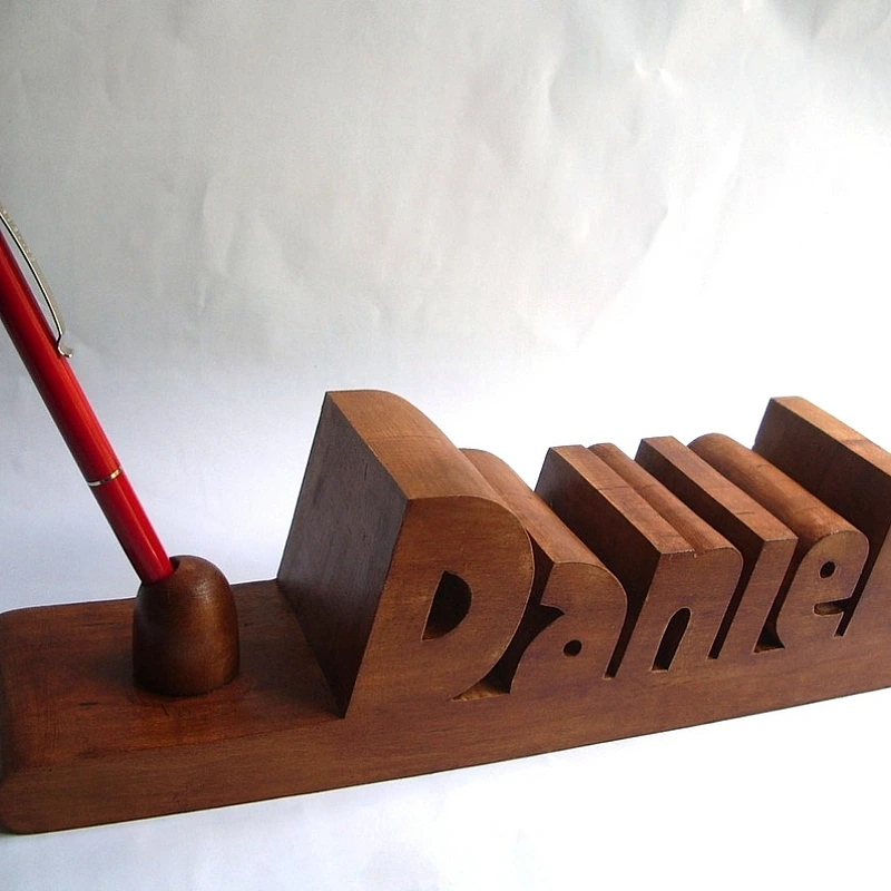 Kişiye Özel - Ahşap El İşçilikli Masa İsimliği 3D Oyma Tasarım