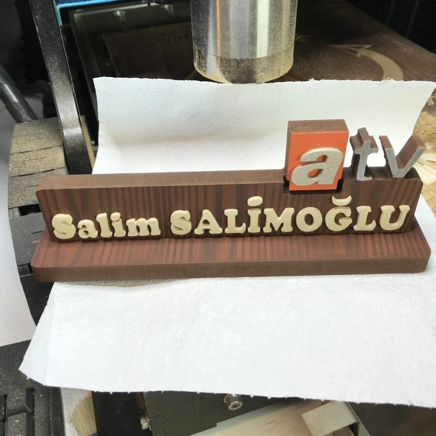 Kişiye Özel - Ahşap El İşçilikli Masa İsimliği Klasik Tasarım