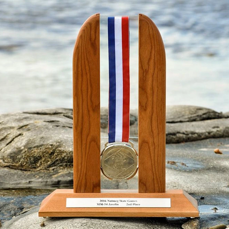 Kişiye Özel - Ahşap Madalyon Tutucu Standı Elips Tasarım